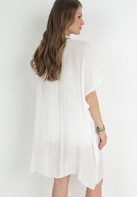 Born2be - Biała Sukienka Oversize z Frędzlami w Stylu Boho Tekkah. Kolor: biały. Wzór: haft. Typ sukienki: oversize. Styl: boho #5