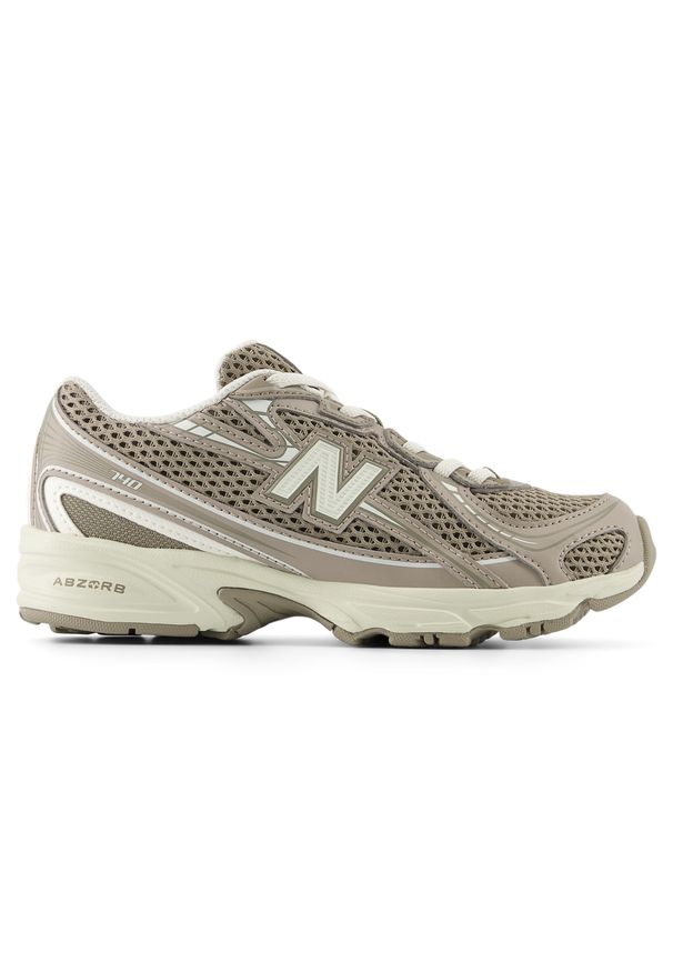 Buty dziecięce New Balance PZ740SA – brązowe. Kolor: brązowy. Materiał: materiał, syntetyk. Szerokość cholewki: normalna. Sezon: lato. Sport: turystyka piesza