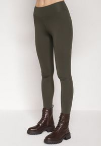 Born2be - Ciemnozielone Klasyczne Legginsy z Regularnym Stanem Ralindia. Okazja: na spacer. Kolor: zielony. Materiał: zamsz. Długość: długie. Styl: klasyczny