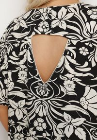 Born2be - Czarna Pudełkowa Sukienka z Wiskozy w Kwiaty z Guzikami Liramiree. Okazja: na co dzień, na spacer, na imprezę. Kolor: czarny. Materiał: wiskoza. Wzór: kwiaty. Typ sukienki: proste. Styl: klasyczny, casual, elegancki #2