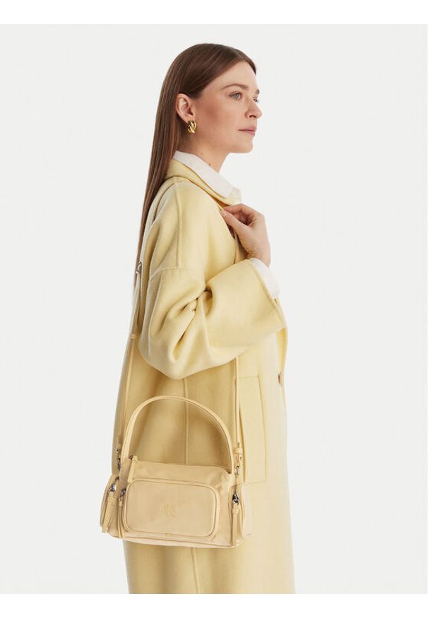Calvin Klein Torebka Pocket Nylon Bag W/Strap LV04F3132G Żółty. Kolor: żółty