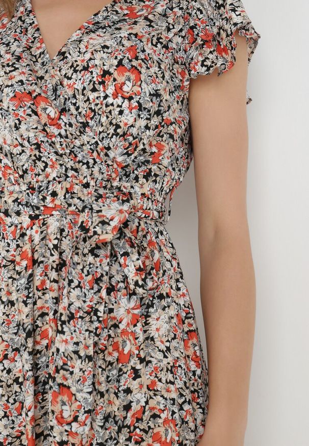 Born2be - Czarno-Biała Sukienka Rhenosyne. Okazja: na co dzień. Kolor: biały. Materiał: materiał. Wzór: kolorowy, kwiaty. Sezon: lato. Typ sukienki: rozkloszowane, kopertowe. Styl: casual. Długość: maxi