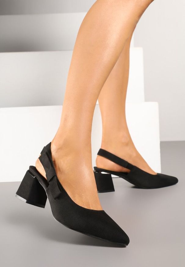 Born2be - Czarne Sandały Vices na Obcasie ze Skórzaną Wkładką Bez Pięty Vevazira. Okazja: na co dzień. Zapięcie: sprzączka. Kolor: czarny. Wzór: motyw zwierzęcy. Materiał: skóra. Sezon: lato. Obcas: na obcasie. Styl: casual, klasyczny, elegancki. Wysokość obcasa: średni