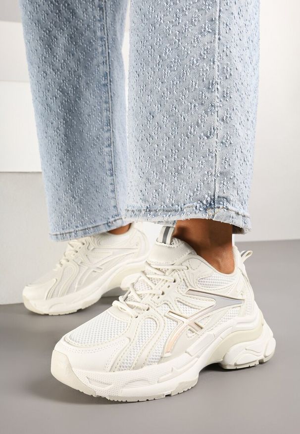 Renee - Beżowe Sneakersy na Platformie z Geometrycznym Wzorem Farissa. Okazja: na co dzień. Kolor: beżowy. Materiał: jeans. Wzór: geometria. Obcas: na platformie