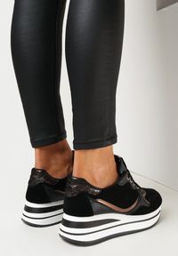 Born2be - Czarne Sneakersy na Platformie z Metalicznymi Wstawkami Boitt. Nosek buta: okrągły. Zapięcie: sznurówki. Kolor: czarny. Materiał: syntetyk, materiał, nubuk. Obcas: na platformie. Wysokość obcasa: niski