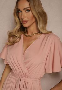 Renee - Różowa Sukienka Wiązana w Talii z Plisowaniem na Dole Dorseki. Kolor: różowy. Typ sukienki: plisowane. Styl: klasyczny, elegancki #3