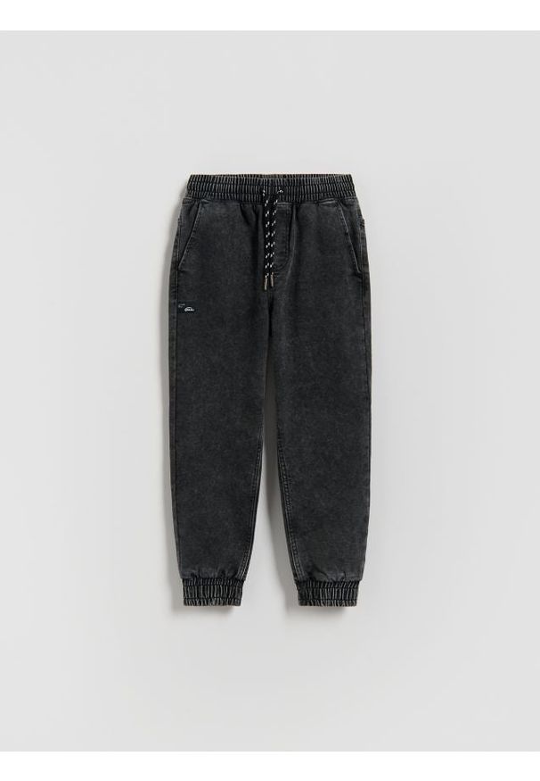Reserved - Jeansy jogger - czarny. Kolor: czarny