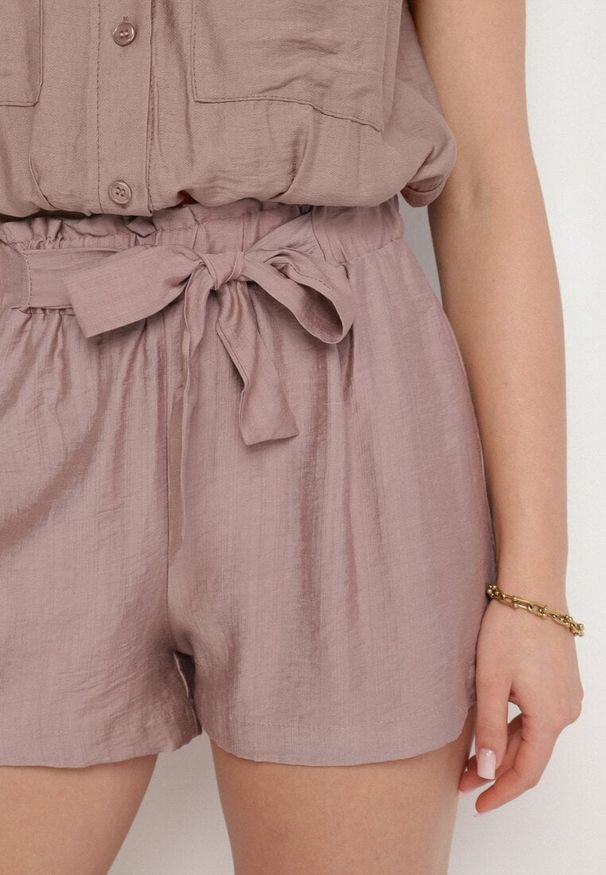 Born2be - Fioletowe Wiskozowe Szorty w Stylu Paper Bag z Paskiem Saramora. Okazja: na co dzień, na spacer. Kolor: fioletowy. Materiał: wiskoza. Sezon: lato. Styl: elegancki, casual