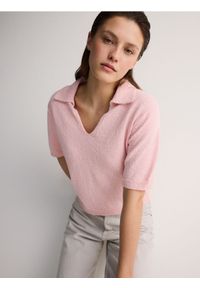 Reserved - Dzianinowa bluzka polo - pastelowy róż. Typ kołnierza: polo. Kolor: różowy. Materiał: dzianina