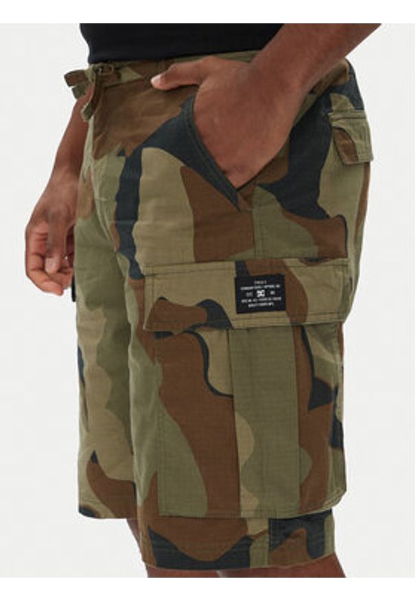 DC Szorty materiałowe Tundra ADYWS03086 Zielony Regular Fit. Kolor: zielony. Materiał: bawełna