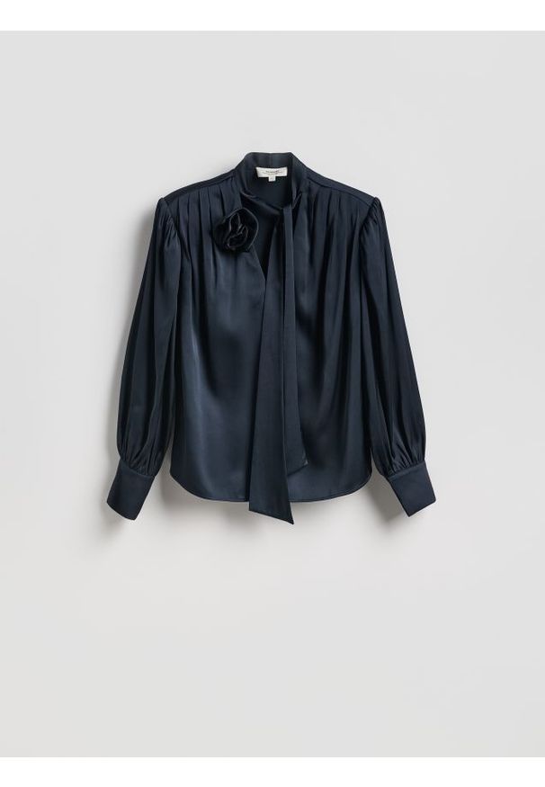 Reserved - Bluzka z ozdobnym wiązaniem - granatowy. Kolor: niebieski. Materiał: wiskoza, tkanina