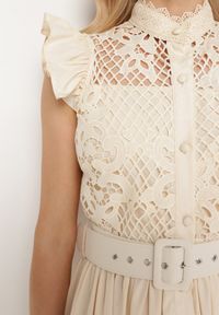 Born2be - Beżowa Sukienka Ażurowa o Koszulowym Kroju z Paskiem z Ekoskóry Trija. Okazja: na imprezę, na co dzień. Kolor: beżowy. Wzór: ażurowy. Typ sukienki: koszulowe. Styl: casual, elegancki #7