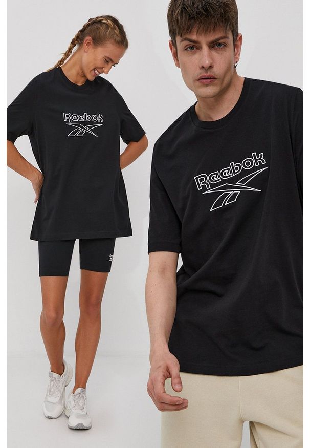 Reebok Classic - T-shirt. Okazja: na co dzień. Kolor: czarny. Materiał: dzianina. Wzór: aplikacja. Styl: casual