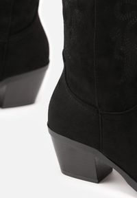 Born2be - Czarne Klasyczne Kozaki Kowbojki na Niskim Obcasie Typu Stożek Izisa. Okazja: na co dzień. Kolor: czarny. Materiał: jeans. Obcas: na obcasie. Styl: klasyczny. Wysokość obcasa: niski #5