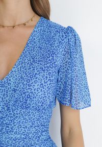 Born2be - Niebieska Taliowana Sukienka Mini z Głębokim Dekoltem i Gumkami w Pasie Neetho. Kolor: niebieski. Długość rękawa: krótki rękaw. Sezon: wiosna, lato. Długość: mini #5