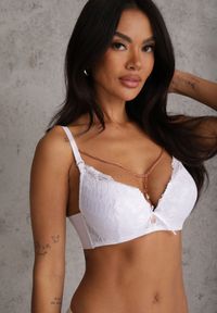 Renee - Biały Biustonosz Push Up Ozdobiony Łańcuszkiem z Kryształkiem Brinanna. Kolor: biały. Rodzaj stanika: push-up. Wzór: aplikacja #4