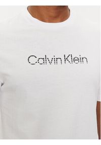 Calvin Klein T-Shirt Degrade Logo K10K112501 Biały Regular Fit. Kolor: biały. Materiał: bawełna #2