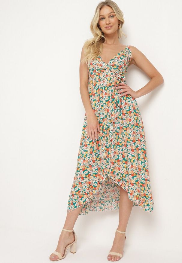 Born2be - Zielono-Pomarańczowa Bawełniana Sukienka na Ramiączkach z Kopertowym Dekoltem i Asymetrycznym Rozcięciem Xiloa. Okazja: na co dzień. Typ kołnierza: dekolt kopertowy. Kolor: zielony. Materiał: bawełna. Długość rękawa: na ramiączkach. Wzór: aplikacja. Typ sukienki: asymetryczne, kopertowe. Styl: casual