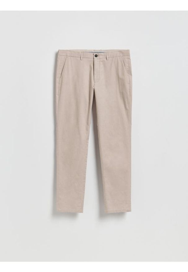 Reserved - Spodnie chino slim fit - beżowy. Kolor: beżowy. Materiał: tkanina, bawełna