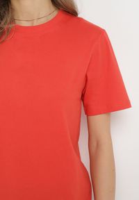 Born2be - Czerwony Bawełniany T-shirt o Luźnym Kroju z Krótkim Rękawem Adalria. Okazja: na co dzień. Kolor: czerwony. Materiał: bawełna. Długość rękawa: krótki rękaw. Długość: krótkie. Styl: casual, klasyczny, elegancki #4
