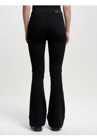 Big-Star - Spodnie jeans damskie z rozszerzaną nogawką czarne Clara Flare 995. Okazja: na co dzień. Kolor: czarny. Styl: casual #7