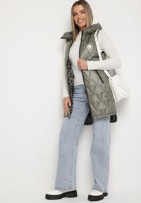 Born2be - Zielona Pikowana Kamizelka z Kapturem Ennorwe. Okazja: na co dzień, na spacer. Typ kołnierza: kaptur. Kolor: zielony. Materiał: jeans. Sezon: jesień. Styl: klasyczny, casual #5