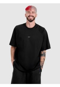 4f - 4F T-shirt oversize z nadrukiem męski 4F x Tomasz Fornal - czarny M. Kolor: czarny. Materiał: materiał, dzianina. Długość: długie. Wzór: nadruk. Styl: street