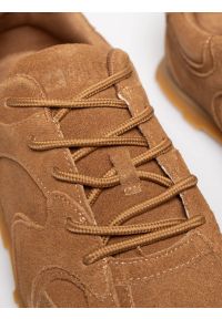 Big-Star - Sneakersy damskie ze skóry naturalnej zamszowej brązowe RR274821 802. Okazja: na co dzień, na spacer. Kolor: brązowy. Materiał: zamsz, skóra. Sport: turystyka piesza