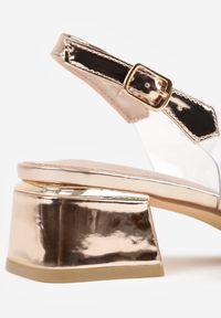 Born2be - Szampańskie Transparentne Sandały VICES na Metalicznym Obcasie z Aplikacją 3D Zarinerris. Zapięcie: sprzączka. Kolor: złoty. Materiał: satyna. Wzór: aplikacja. Obcas: na obcasie. Styl: elegancki. Wysokość obcasa: średni #7