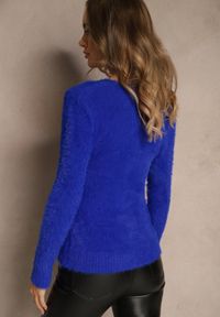 Renee - Granatowy Sweter Wełniany Aegiopis. Okazja: na co dzień. Typ kołnierza: dekolt w kształcie V. Kolekcja: plus size. Kolor: niebieski. Materiał: wełna. Styl: elegancki, wizytowy, klasyczny, casual #3