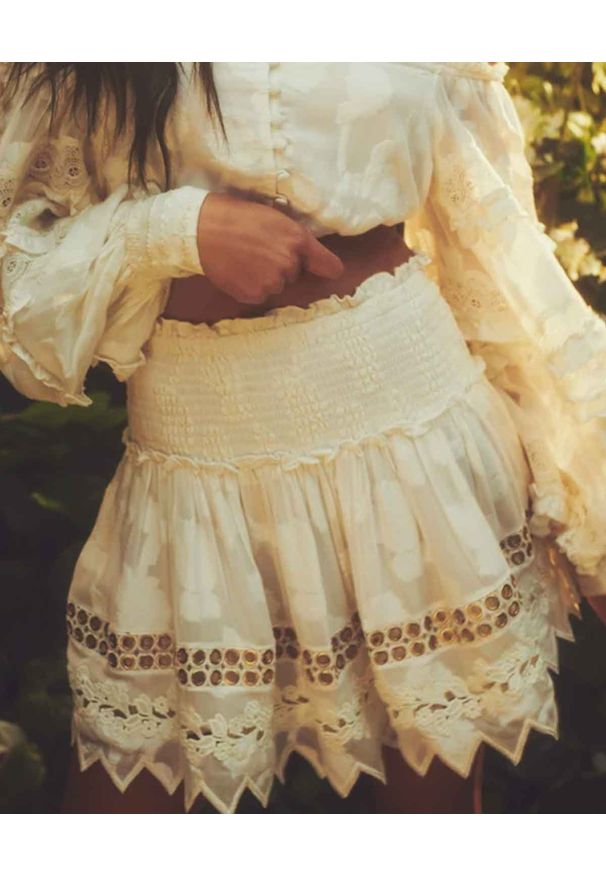 HEMANT & NANDITA - Krótka spódnica Veda. Kolor: biały. Materiał: koronka, wiskoza. Długość: krótkie