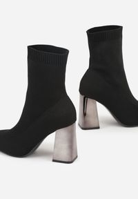 Born2be - Czarne Eleganckie Botki VICES na Słupku ze Skarpetkową Cholewką Rasoria. Okazja: na spotkanie biznesowe, do pracy, na co dzień. Zapięcie: bez zapięcia. Kolor: czarny. Materiał: satyna, skóra. Szerokość cholewki: normalna. Obcas: na słupku. Styl: elegancki #6