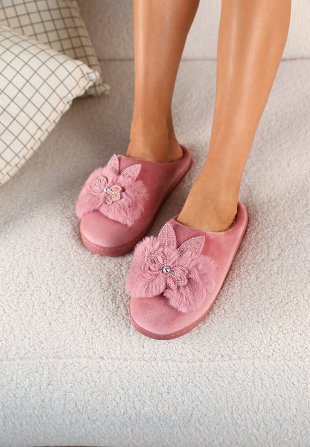 Born2be - Ciemnoróżowe Płaskie Kapcie Ozdobione Futerkiem i Cyrkoniami Dezitana. Okazja: do pracy. Kolor: różowy. Materiał: futro. Wzór: aplikacja. Styl: elegancki, wizytowy, klasyczny