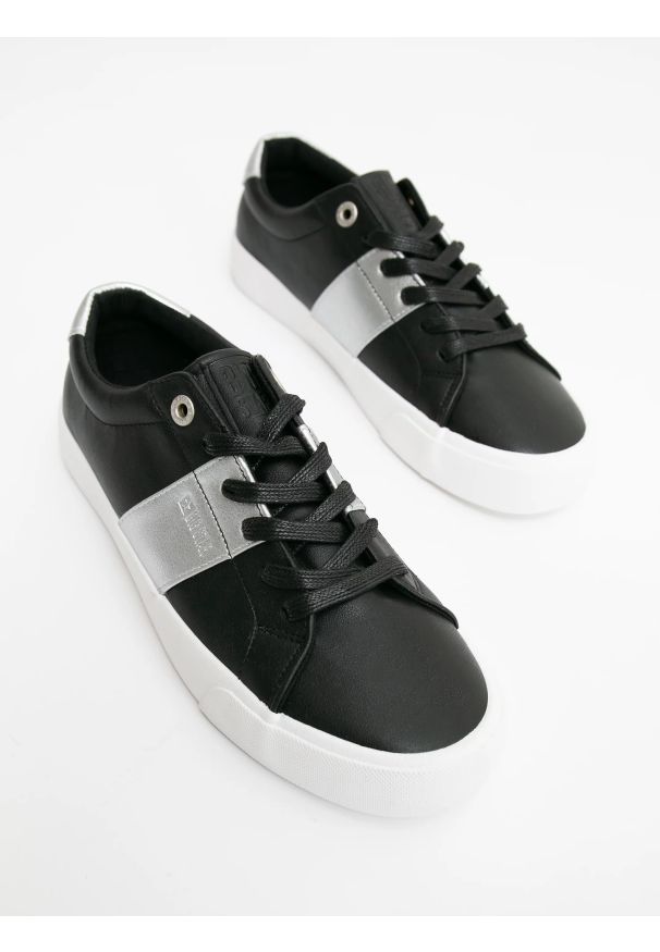 Big-Star - Sneakersy damskie w typie smart casual czarne JJ274360 906. Okazja: na co dzień. Zapięcie: sznurówki. Kolor: czarny. Materiał: jeans, skóra, bawełna. Szerokość cholewki: normalna. Wzór: aplikacja, kolorowy. Sport: turystyka piesza