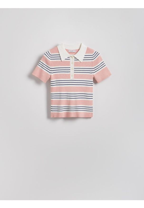 Reserved - Bluzka z kołnierzem polo - pastelowy róż. Typ kołnierza: polo. Kolor: różowy. Materiał: dzianina, wiskoza, prążkowany