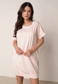 Born2be - Jasnoróżowa Pudełkowa Sukienka T-shirtowa o Krótkim Kroju Orlella. Kolor: różowy. Sezon: lato #1