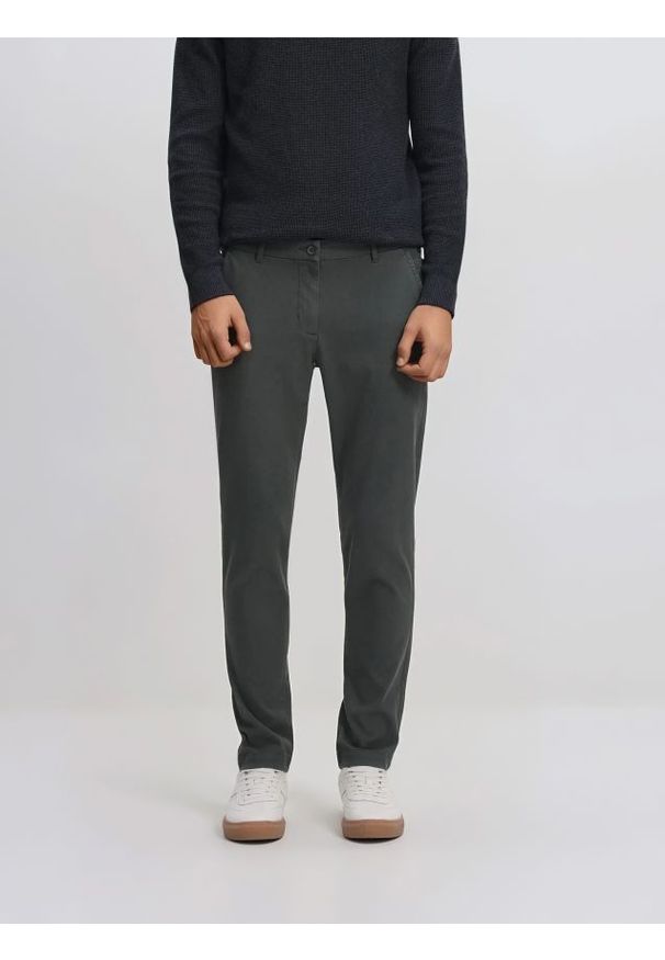Reserved - Spodnie chino slim fit - zielony. Kolor: zielony. Materiał: tkanina