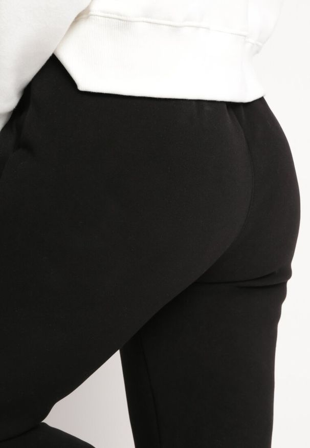 Born2be - Czarne Ocieplane Spodnie Bawełniane z Gumką w Pasie Ocuna. Kolor: czarny. Materiał: bawełna. Styl: klasyczny