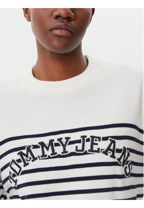 Tommy Jeans Sweter Varsity DW0DW20251 Écru Regular Fit. Materiał: bawełna