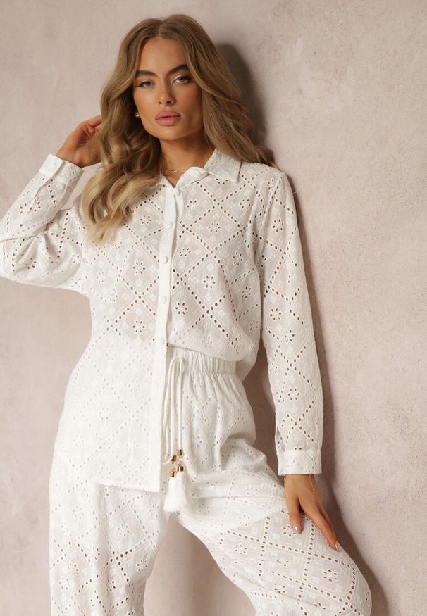 Renee - Biały 2-częściowy Komplet z Haftowej Tkaniny z Koszulą i Spodniami Aleiga. Kolor: biały. Materiał: tkanina. Wzór: ażurowy, haft