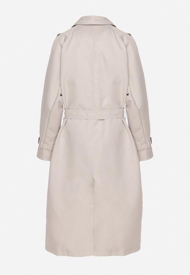 Born2be - Jasnobeżowy Dwurzędowy Płaszcz Trencz o Oversizowym Kroju z Paskiem Inathara. Okazja: na co dzień, na spacer, do pracy. Kolor: beżowy. Materiał: jeans. Wzór: aplikacja. Styl: casual, klasyczny