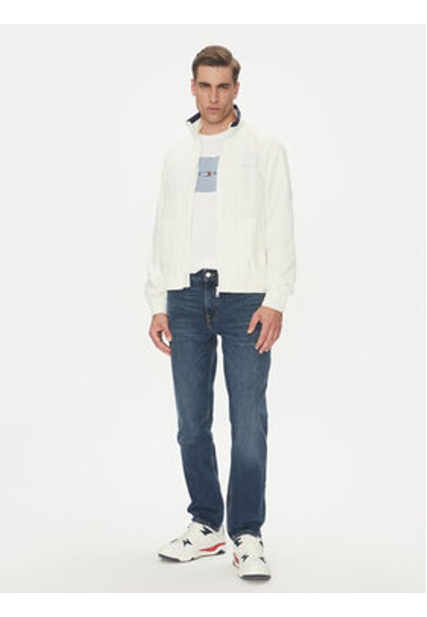 Tommy Jeans Kurtka przejściowa Essential DM0DM21667 Biały Regular Fit. Kolor: biały. Materiał: syntetyk
