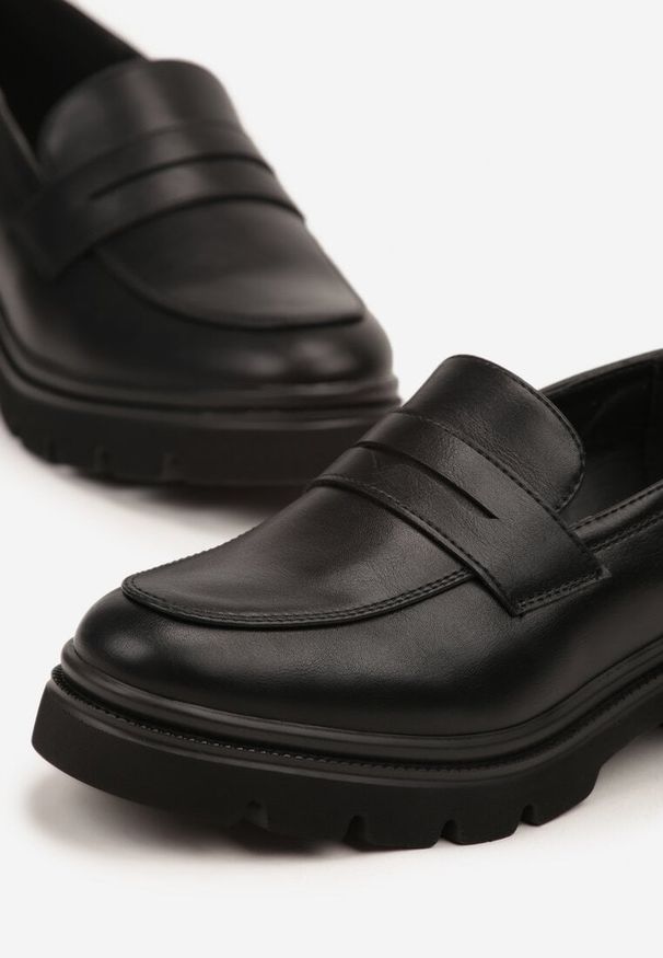 Born2be - Czarne Mokasyny na Grubej Tłoczonej Podeszwie Rafane. Okazja: na co dzień. Kolor: czarny. Materiał: jeans. Styl: casual, elegancki