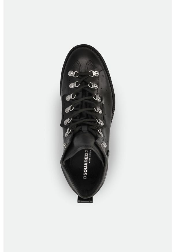 TRAPERY DSQUARED2. Materiał: skóra. Szerokość cholewki: normalna. Wzór: napisy