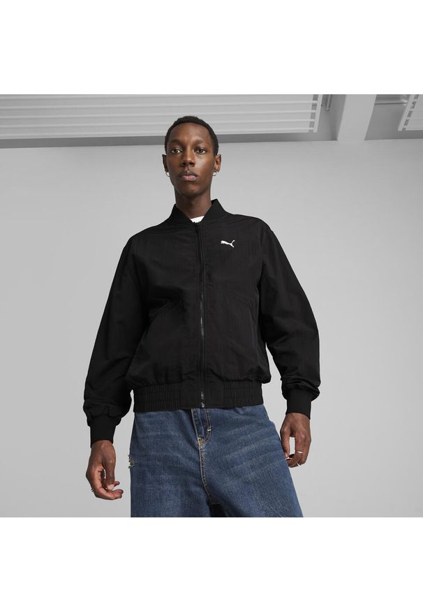 Puma - Męska kurtka bomber PUMA Class PUMA Black. Kolor: czarny. Materiał: guma. Wzór: nadruk, napisy. Sport: turystyka piesza