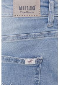 Mustang Szorty jeansowe damskie gładkie medium waist. Okazja: na co dzień. Kolor: niebieski. Materiał: jeans. Wzór: gładki. Styl: casual #2