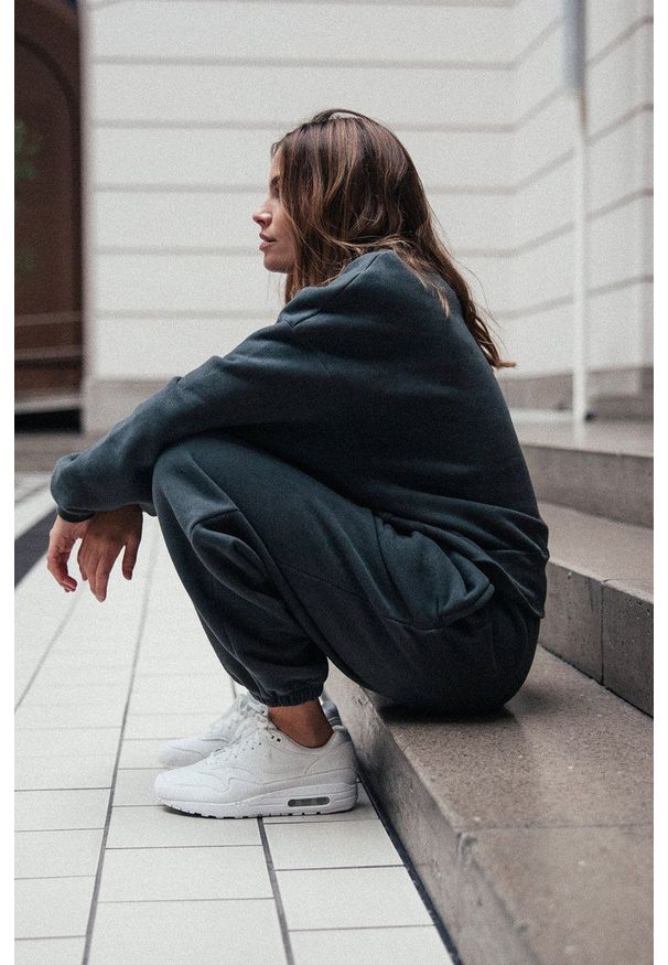 MUUV - Spodnie Smooth Cotton. Stan: podwyższony. Kolor: szary. Materiał: bawełna, dresówka, materiał