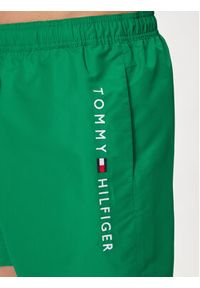 TOMMY HILFIGER - Tommy Hilfiger Szorty kąpielowe UM0UM03258 Zielony Regular Fit. Kolor: zielony. Materiał: syntetyk
