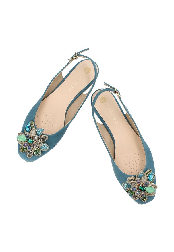 Turkusowe Sandały Armodo Eleganckie Obuwie Damskie. Okazja: na co dzień. Kolor: niebieski. Materiał: welur, zamsz. Wzór: aplikacja, kwiaty. Obcas: na obcasie. Styl: elegancki. Wysokość obcasa: niski