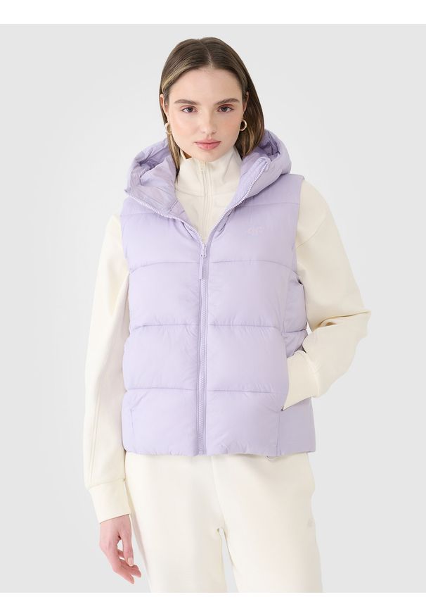 4f - 4F Bezrękawnik puchowy z wypełnieniem syntetycznym damski - fioletowy XS. Okazja: na co dzień. Kolor: fioletowy. Materiał: puch, syntetyk. Długość rękawa: bez rękawów. Długość: długie. Styl: casual, klasyczny, sportowy